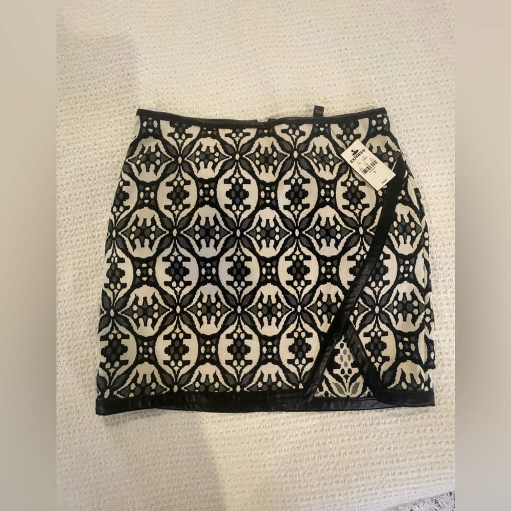 Express mini skirt